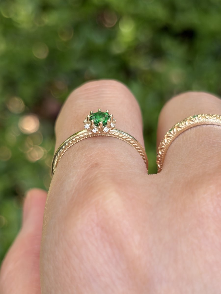 YourMineJewelry's tweet photo. <유어마인주얼리-14K 차보라이트 다이아 리오 반지>
비비드한 그린 그 자체 차보라이트 다이아반지가 업데이트 되었습니다! 깊고 맑고 진하고 쨍하고 다~하는 차보라이트 정말 예쁘고 심플하지만 포인트가 있는 반지라 추천드려요!
https://t.co/FoXtW218TA https://t.co/xgykjla1CP