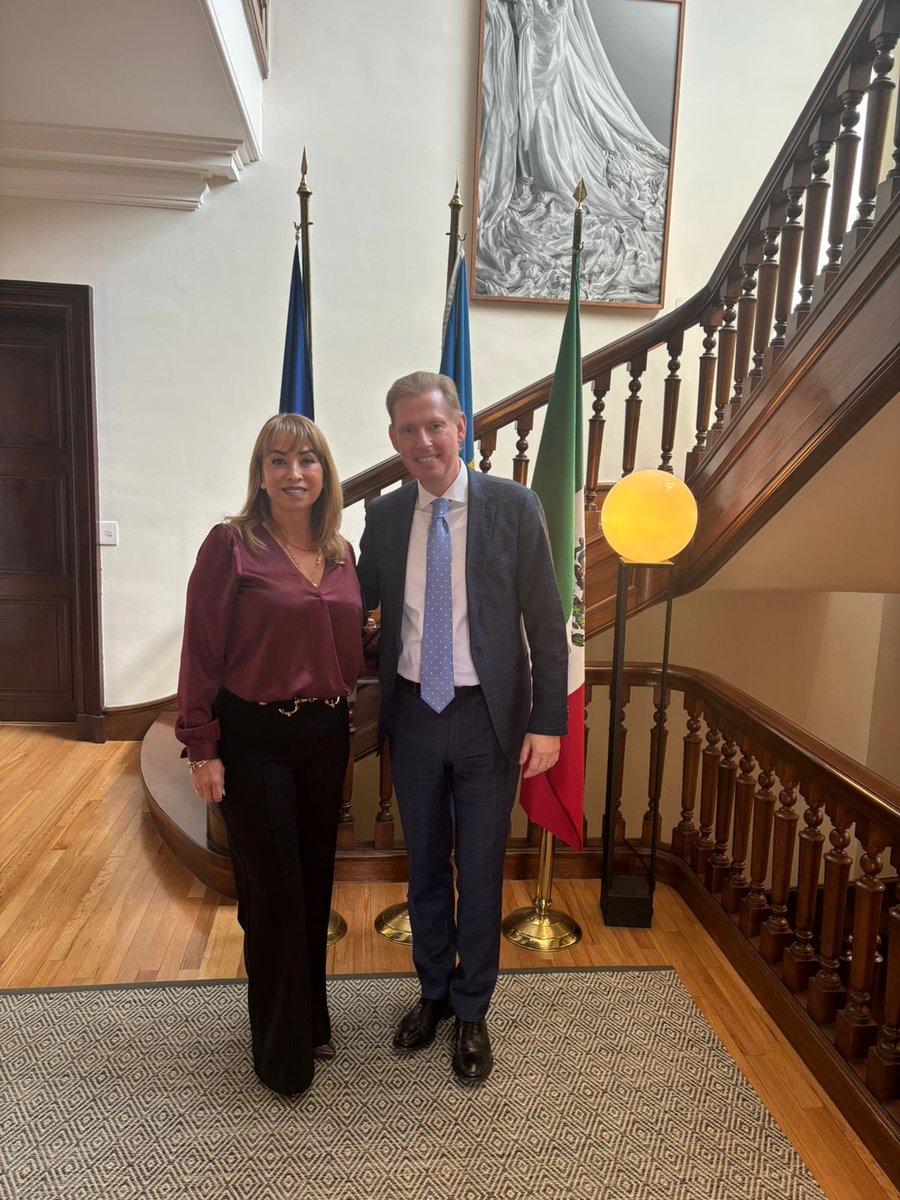 AMEXCID's tweet photo. Participamos en la Ceremonia de Premiación del Premio Nacional Juvenil del Agua💧 2026, realizada en la @SwedeninMX 🇸🇪, un espacio que reconoce el talento, la creatividad y el compromiso de las juventudes con la gestión sostenible de los recursos hídricos.
 
Este encuentro fortalece los vínculos de cooperación entre México 🌎🤝🇲🇽y sus socios internacionales para impulsar soluciones innovadoras en favor del desarrollo sostenible y el cuidado del agua.
 
Con la participación de autoridades, representantes de organismos especializados y del sector privado, se destacó el papel de las nuevas generaciones como agentes clave para construir un futuro más resiliente y sostenible.