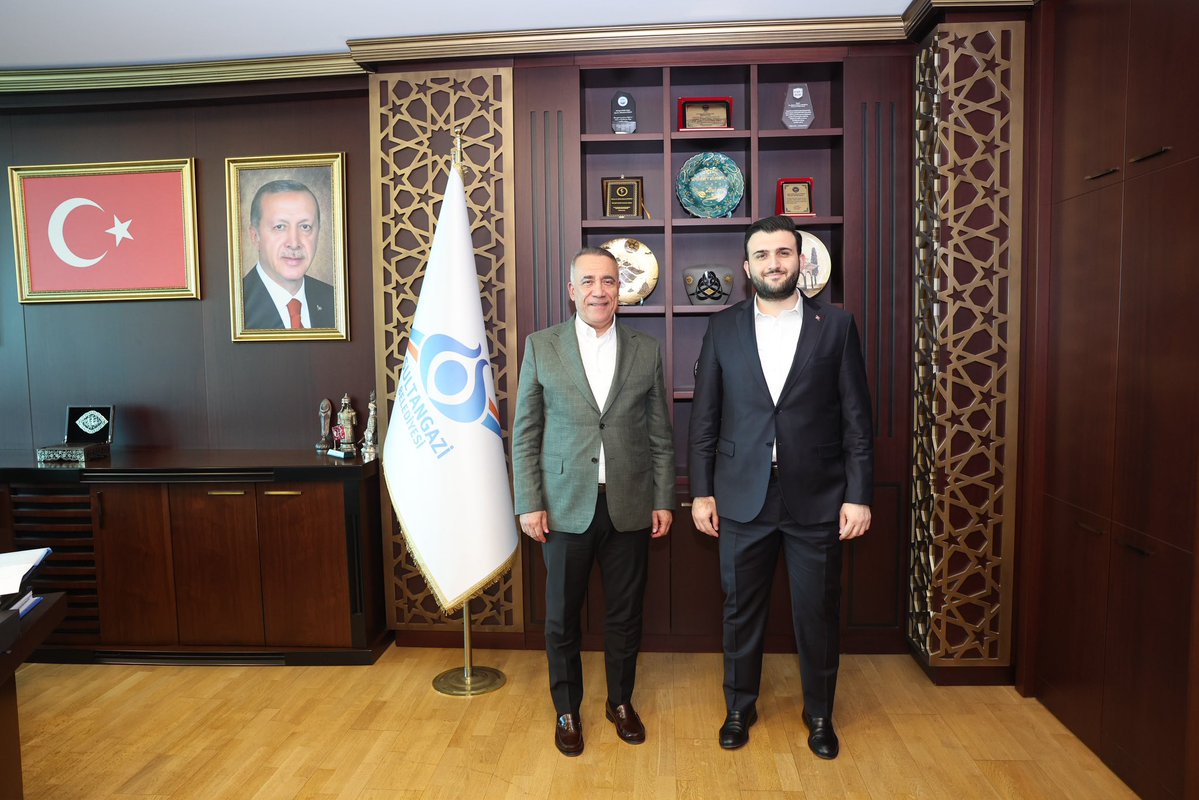 avadursun's tweet photo. AK Parti İstanbul İl Gençlik Kolları Başkanımız Nevzat Yüce ve İlçe Gençlik Kolları Başkanımız Yunus Emre Yıldız’ı misafir ettik.

Gençliğe yönelik çalışmalarımızı değerlendirdiğimiz, fikir alışverişinde bulunduğumuz kıymetli bir görüşme gerçekleştirdik. 

Nazik ziyaretleri ve hoş sohbetleri için kendilerine teşekkür ediyorum.

@nevzatyucetr @YunusemrYildiz