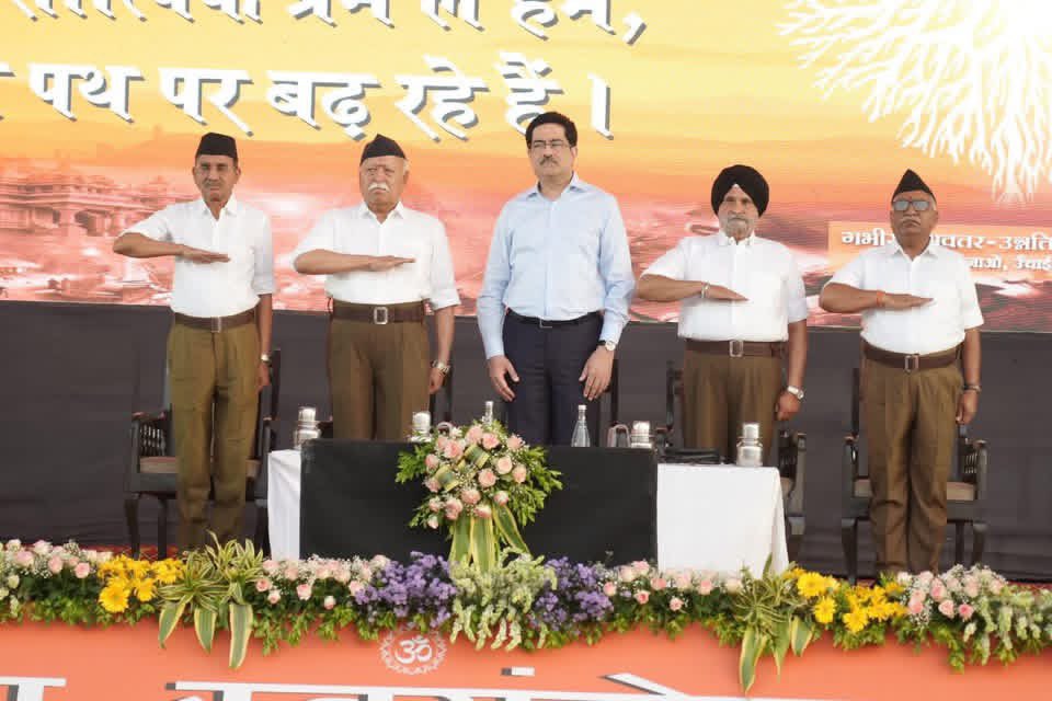 jssharma2006's tweet photo. कार्यकर्ता विकास वर्ग द्वितीय समापन कार्यक्रम प.पू. सरसंघचालक जी, पद्मभूषण श्री कुमार मंगलम बिड़ला जी, श्री गोपालभाई मावजी गोरासिया, श्री दिव्यम जी त्रिपाठी (दिल्ली), पद्मश्री भारतभूषण जी त्यागी, महाराजा गज सिंह जी, पूजनीय श्री योगी भावनाथ जी महाराज 
 #RSSNagpurVarg2026
#vskmalwa https://t.co/Ngn4hctr2D