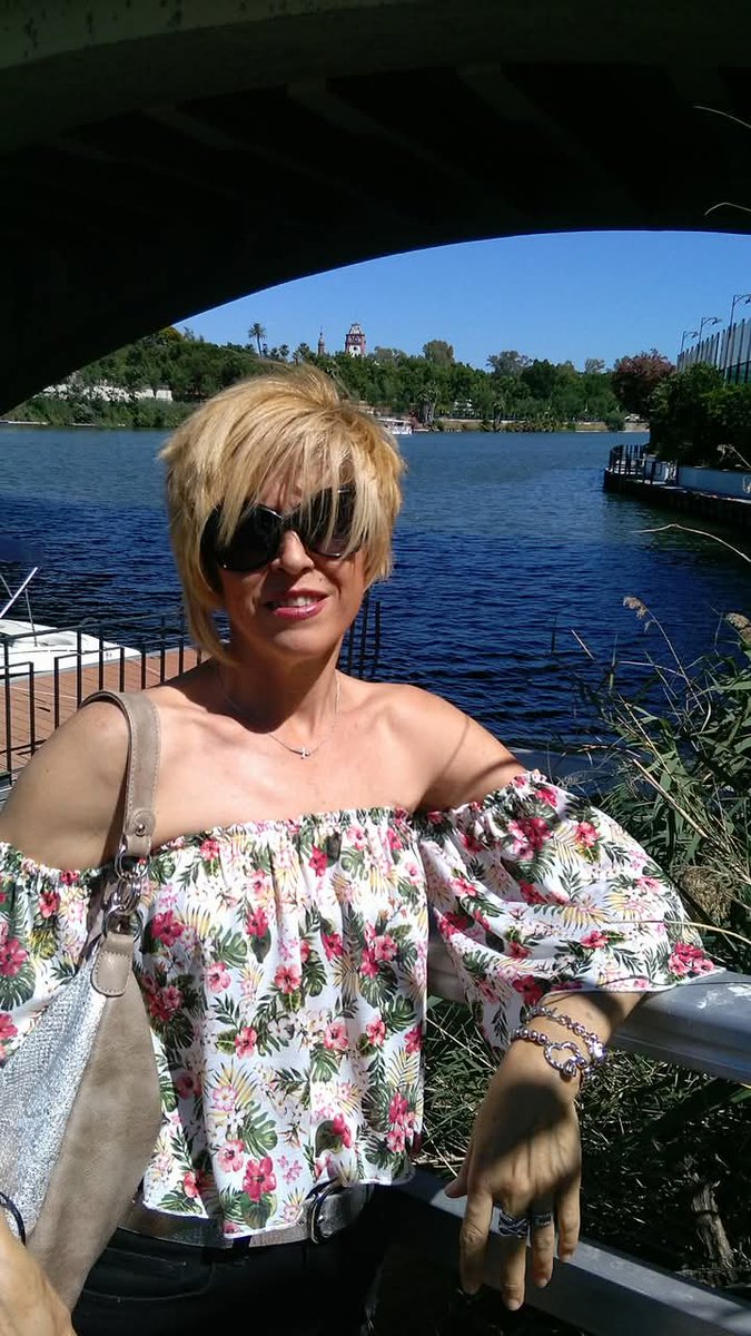 JosemanuelCSC's tweet photo. Ella es el amor de mi vida. Daría mi vida por ella. Hemos vencido a quienes nos odiaban,a los que apostaron cuánto duraría nuestro matrimonio. Los hemos visto caer a todos en 42 años. El amor es invencible. El día que escriba sobre nuestra historia el Diario de Noa no será nada. https://t.co/tFGQeldHJa