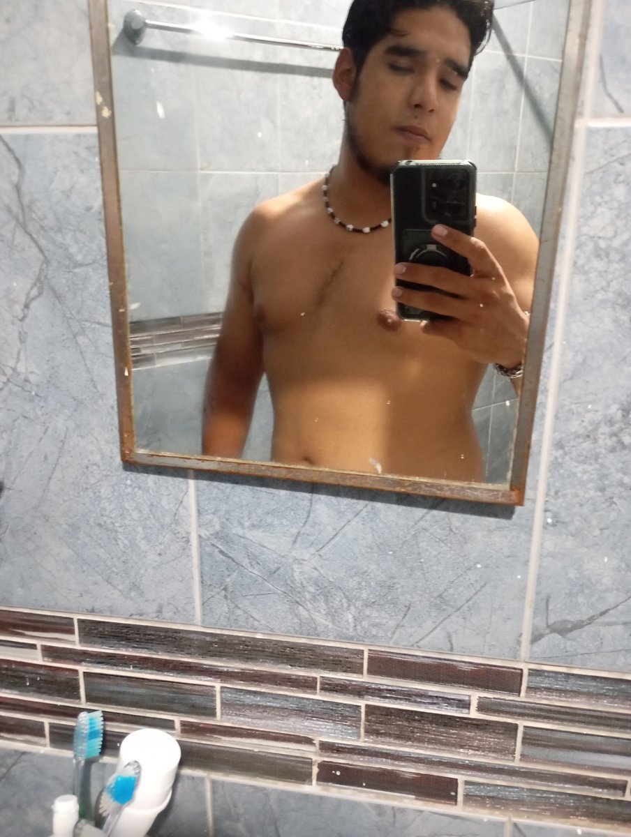 FransisHot's tweet photo. Aburrido,qué hacen ? https://t.co/4HPoPFJmkl