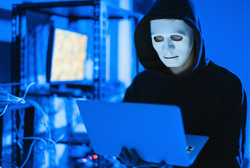 osce_cthb's tweet photo. 🦹🦹‍♂️🦹‍♀️Criminals are using #AI-generated fake job ads to traffic vulnerable job-seekers across Southeast Europe. A 2-day workshop in 🇲🇪Montenegro just revealed how these networks are evolving their tactics. #HumanTrafficking #CyberScams #Protection ⬇️ https://t.co/9dDIGPY64p
