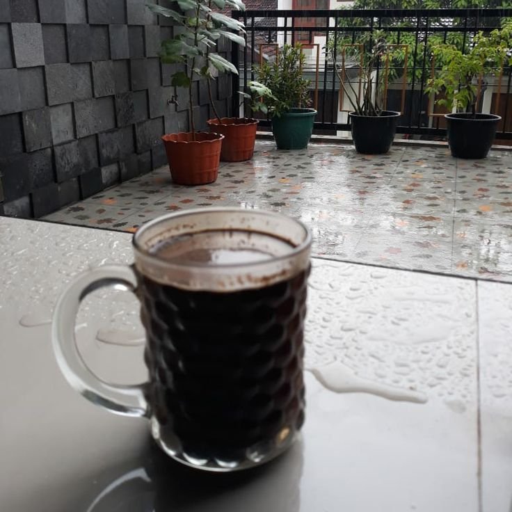 bogap27's tweet photo. 1/8

5 Menit Jongkok Pagi yang Mengubah Cara Otakku Berpikir

 Bukan yoga. 
Bukan meditasi resmi.
Cuma jongkok biasa di teras sambil pegang kopi hitam. 
Tapi kebiasaan ini jadi salah satu yang paling powerful buat mental saya.
 Ini ceritanya. https://t.co/vjJ3h73ddt