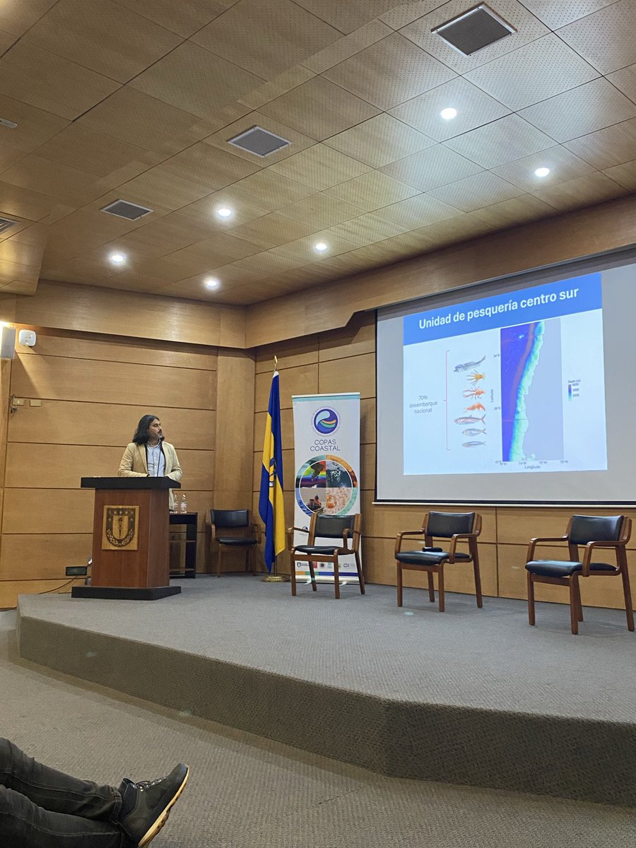 CubillosS_L's tweet photo. Sergio Neira expone sobre cambios en la adecuación de hábitat de principales recursos pesqueros en Chile central. Seminario Proyecto ANID IDEA (ID25/10239) @COPASCoastal @DOCEUdeC Herramienta de Gestión Operacional Pesca Pelágica del Bioío. https://t.co/pWysZCR8Oa