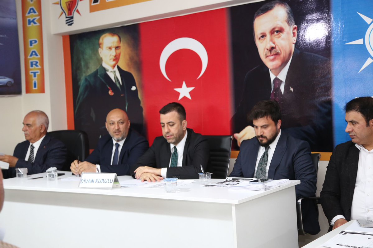 EnginGunceoglu's tweet photo. İl Koordinatörümüz Sn. @RamazannArkan’ın katılımıyla Adilcevaz Mahalle Başkanları Toplantımızı gerçekleştirdik.

Mahallelerimizin ihtiyaçlarını, hemşehrilerimizin taleplerini ve teşkilat çalışmalarımızı kapsamlı şekilde değerlendirdik.

AK davamızın sahadaki en güçlü temsilcileri olan mahalle başkanlarımızın gayreti, özverisi ve fedakârlığıyla Adilcevaz’ımız için birlik, beraberlik ve istişare anlayışı içerisinde çalışmalarımızı kararlılıkla sürdürüyoruz. Toplantımızın ilçemiz ve teşkilatımız adına hayırlara vesile olmasını temenni ediyorum.