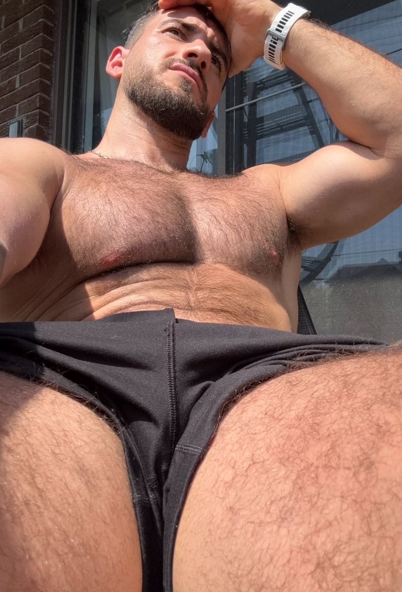 SHIRTLESS05's tweet photo. Hot guy spotted 🔥🚨 https://t.co/eS2UkR5k1B