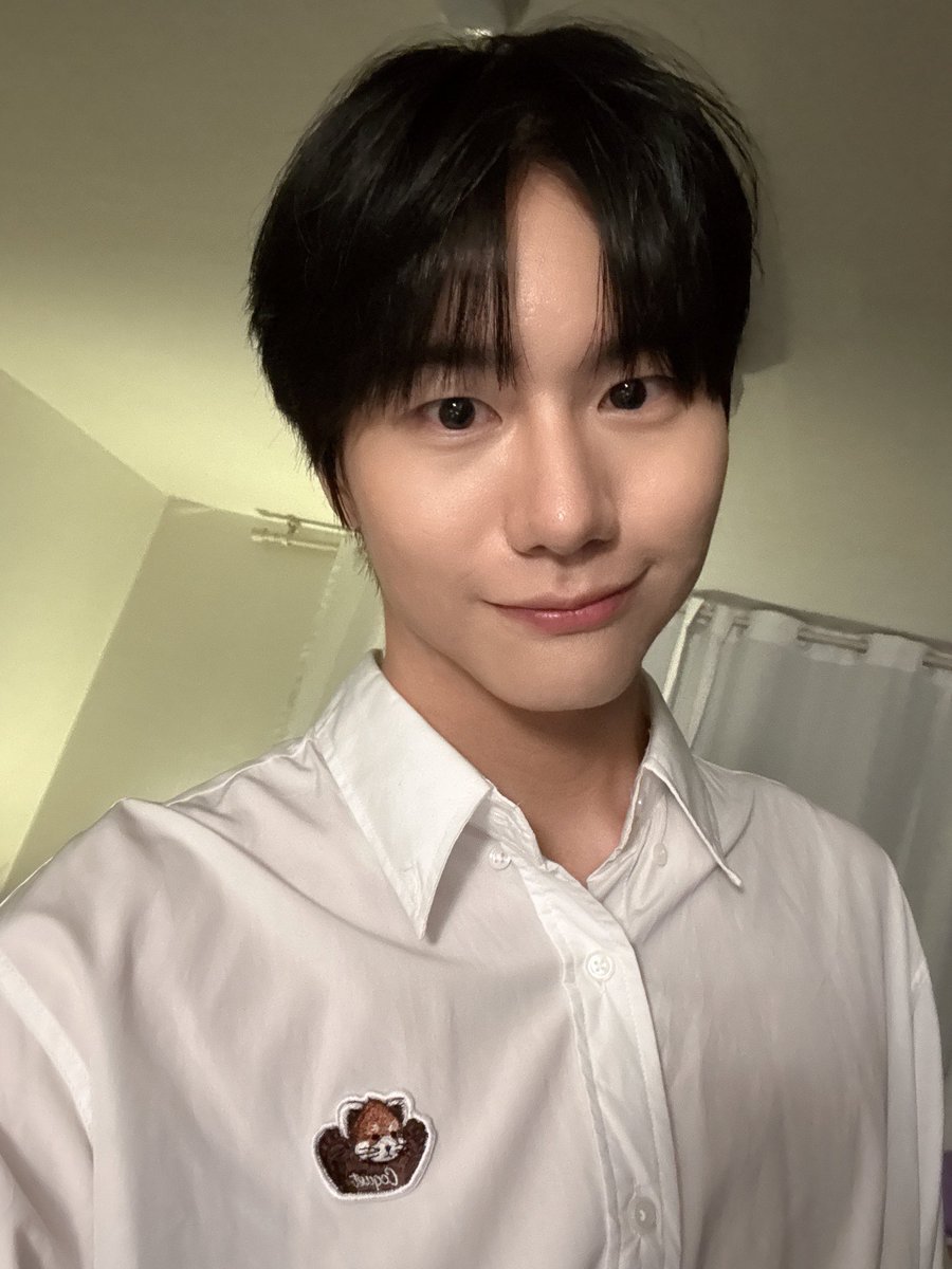 _200130_'s tweet photo. 어째 볼살이 쭈욱 빠진 것 같냥🫠 https://t.co/dDfBvmqebq