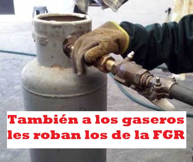 PartidaV's tweet photo. En un nido de ratas está convertida la delegación de la @FGRMexico en Sinaloa.
Extorsionan a tiangueros, a vendedores de piraterías y a las empresas gaseras.
Cuotas mensuales que suman millones de pesos.
"Son órdenes del delegado", dicen los agentes al llegar por las cuotas. https://t.co/YZEYLBLEGJ