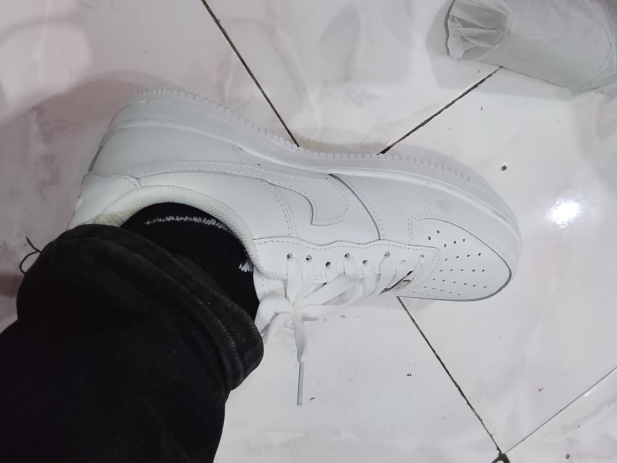 _prankie's tweet photo. 18,000 singaporian dollars pale sarit https://t.co/236PVl44rF