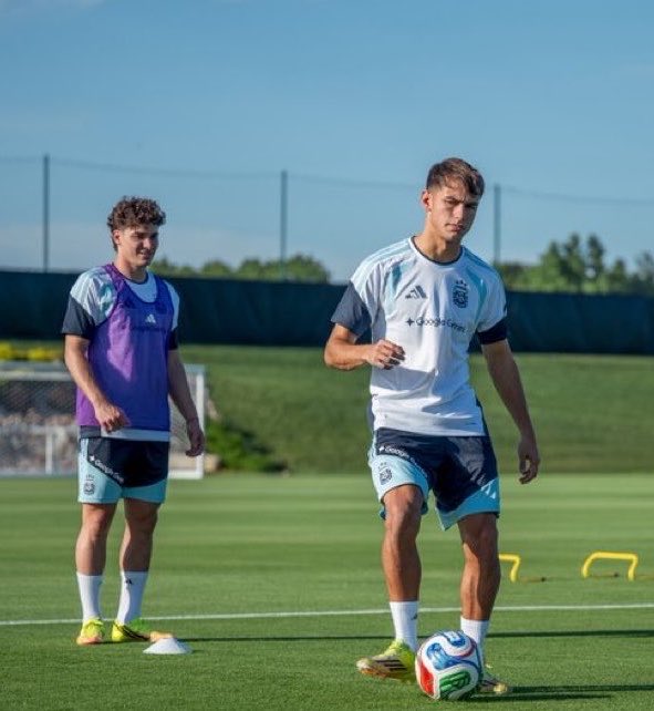 maxpugliese92's tweet photo. 🇦🇷 JULIÁN ÁLVAREZ Y JOAQUÍN FREITAS 

⚪️❤️⚪️ https://t.co/KWjqq8Vfgk
