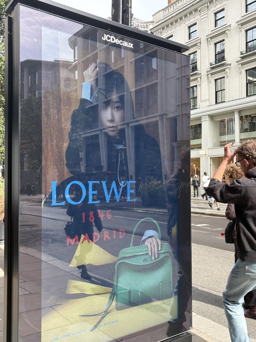 wintertisms's tweet photo. AERI LOEWE IN LONDON! 😭 (yes i’m reposting i damn near doxxed myself) https://t.co/vTdmOj0ISw