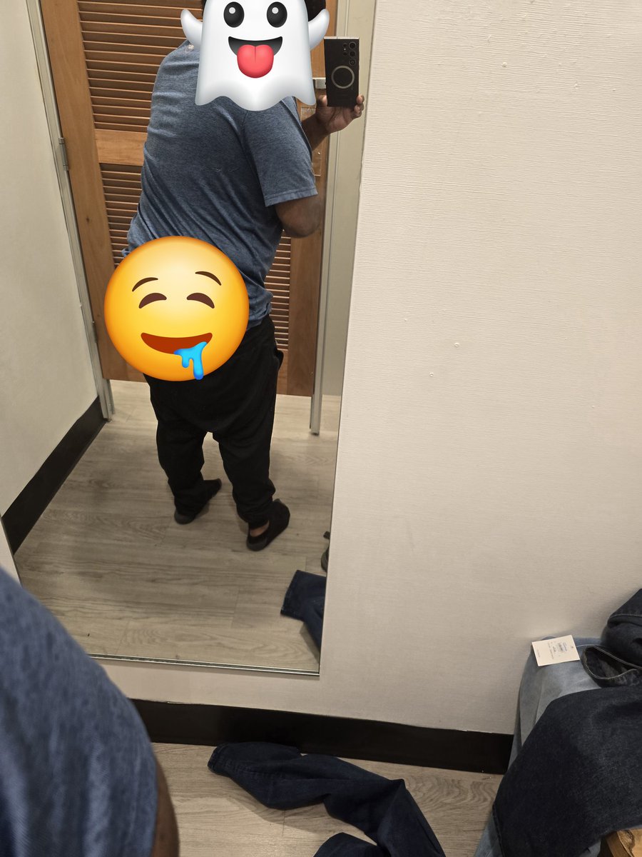 Alexbigcheeks25's tweet photo. Having some fun in the dressing room. Wish you could join me. Remember uncensored on my onlyfans sub today https://t.co/Sve907GZ2L