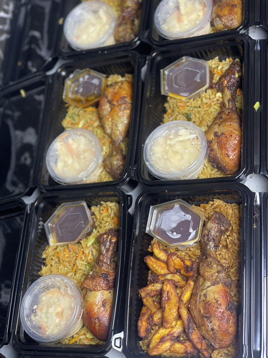 mhaamhe_adwoa's tweet photo. Anyway, lemme keep posting my business until I get orders.  Please I’m taking orders for jollof rice and chicken tomorrow. Kindly dm to order🥰🥰 https://t.co/BLyQd08GoZ