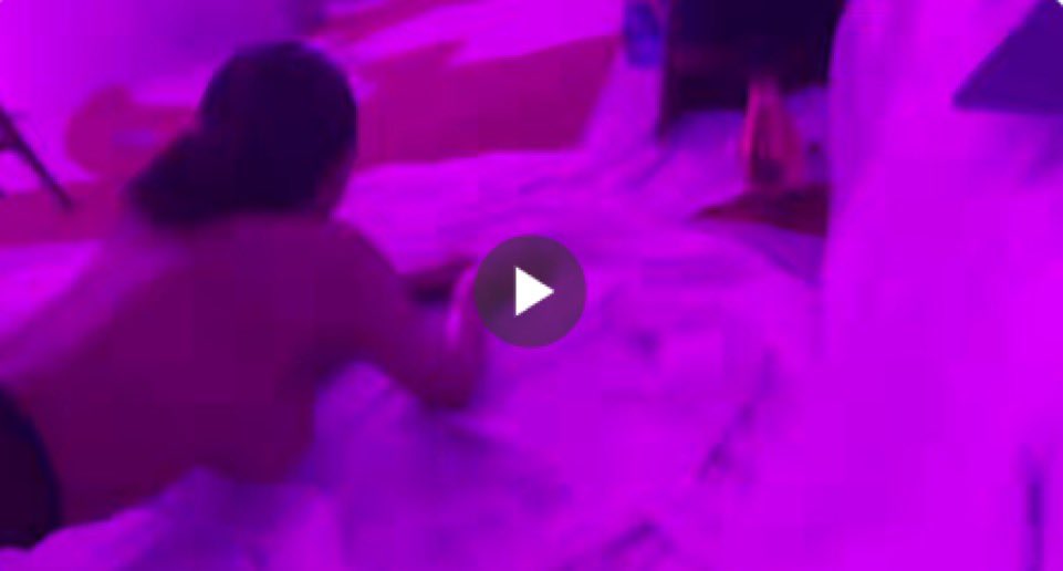 HugLuq16314's tweet photo. 🚨Vidéo fuitée de la baby mama de 50 Cent en train de faire un 3-sum avec Diddy et Sly Diggler ! Jay Z s'en donne à cœur joie avec celle-là !

🔞Danm

Vidéo ici 👇 

https://t.co/gK7pX2uhz3 https://t.co/I9FoEuvRxx