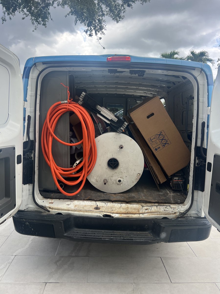 ericstrand's tweet photo. Out with the old, in with the new. 75 gallon Ao smith 75 gallon gas water heater. They are heavy! https://t.co/IYD9YSNNne