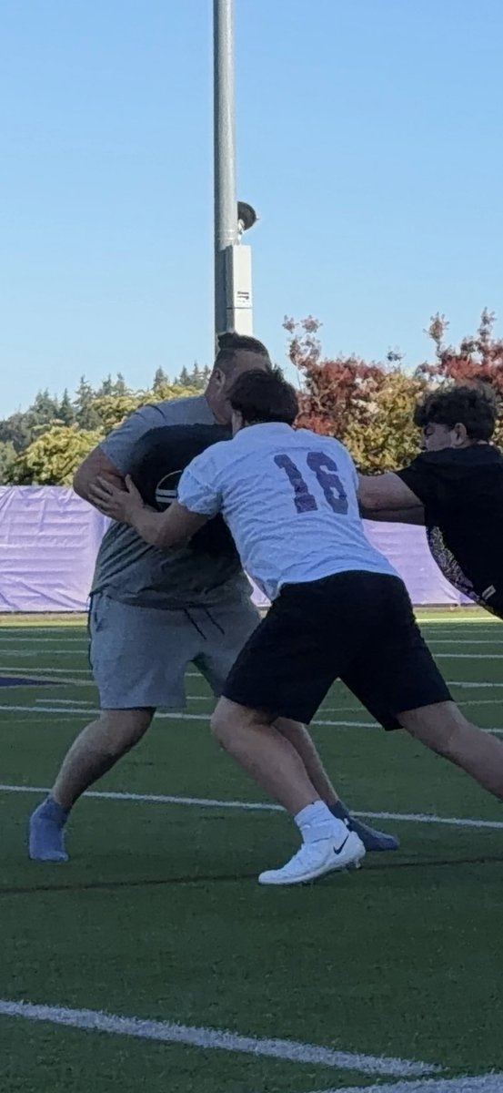 FinnVElliott's tweet photo. Thank you to the University of Washington coaching staff and players for putting on the TOP DAWG camp last weekend. I learned a lot and look forward to applying it all on the field this season! @CoachJeddFisch @CoachCRAW @UW_Football @Seahawks_PHS @MaurotheCoach #16 https://t.co/6Vcu3jK0mw