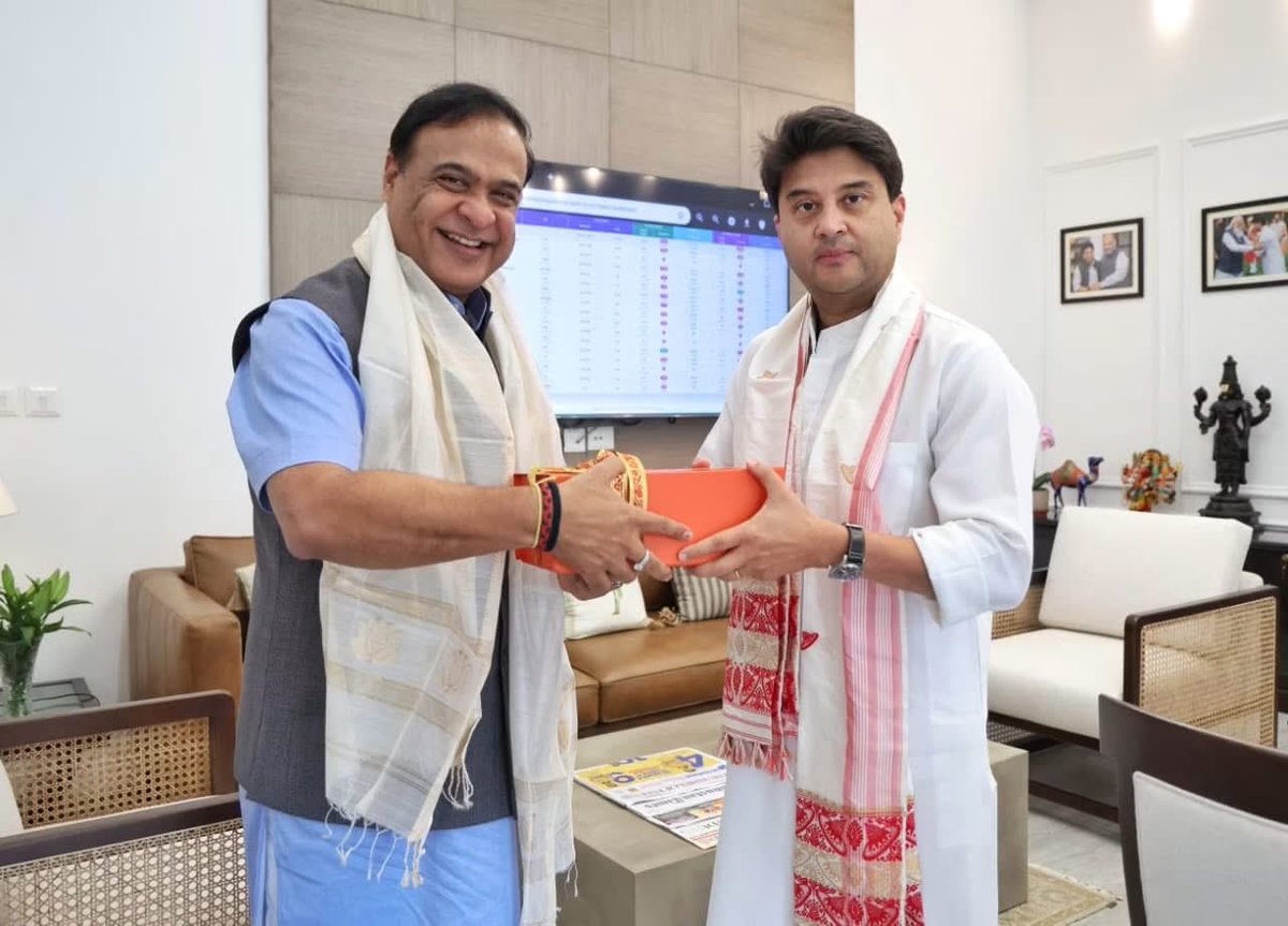 cmpatowary's tweet photo. Hon’ble CM Dr. @himantabiswa dangoriya attended the unveiling of Mission Senehjori in the presence of Hon’ble Union Minister Shri @JM_Scindia Ji. Under the visionary guidance of Hon’ble Prime Minister Shri @narendramodi Ji, the Mission aims to take Assam’s iconic Muga silk to the global stage.

With an outlay of ₹400 crore, it seeks to transform the Muga sector by 2028 into a globally recognised luxury value chain, empowering artisans and strengthening Assam’s heritage economy.