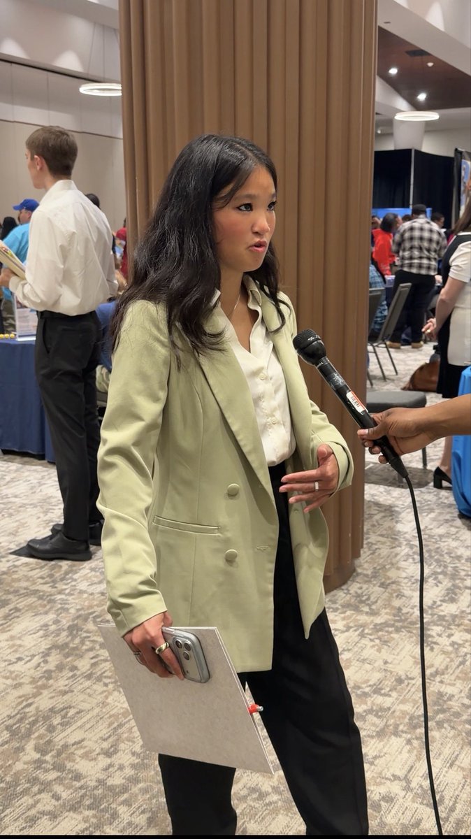 KelssIts's tweet photo. 🎓 Recent graduates are entering a competitive job market.

I spoke with young professionals about the challenges they’re facing as they search for jobs after graduation. Hear their stories on @nccnewsonline on Instagram. 🎥

#syracusejobfair #2026jobmarket https://t.co/SU3CIm4Oe5