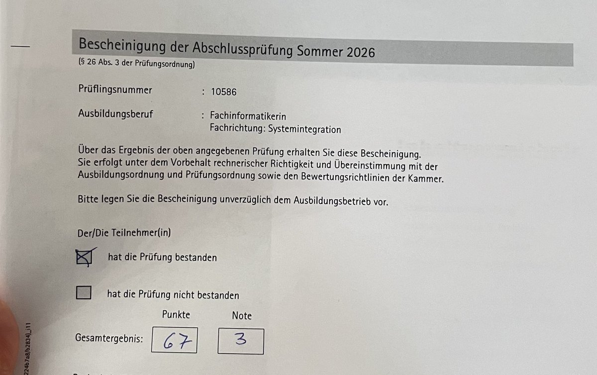mirelyah's tweet photo. Bin jetzt offiziell eine ITlerin, kann dennoch euren Drucker nicht reparieren sorry https://t.co/JMpuAGqTzu