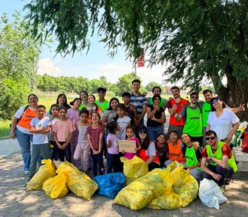 AVVReyesdos's tweet photo. 🌿 Cuando las cosas se hacen bien, también hay que decirlo: gracias al colectivo C.A.J.E. por su trabajo en el Arroyo Camarmilla
Desde la Asociación de Vecinos Reyes II queremos expresar nuestro más sincero agradecimiento al colectivo C.A.J.E. por el magnífico trabajo realizado https://t.co/sgitZ1ZsKR