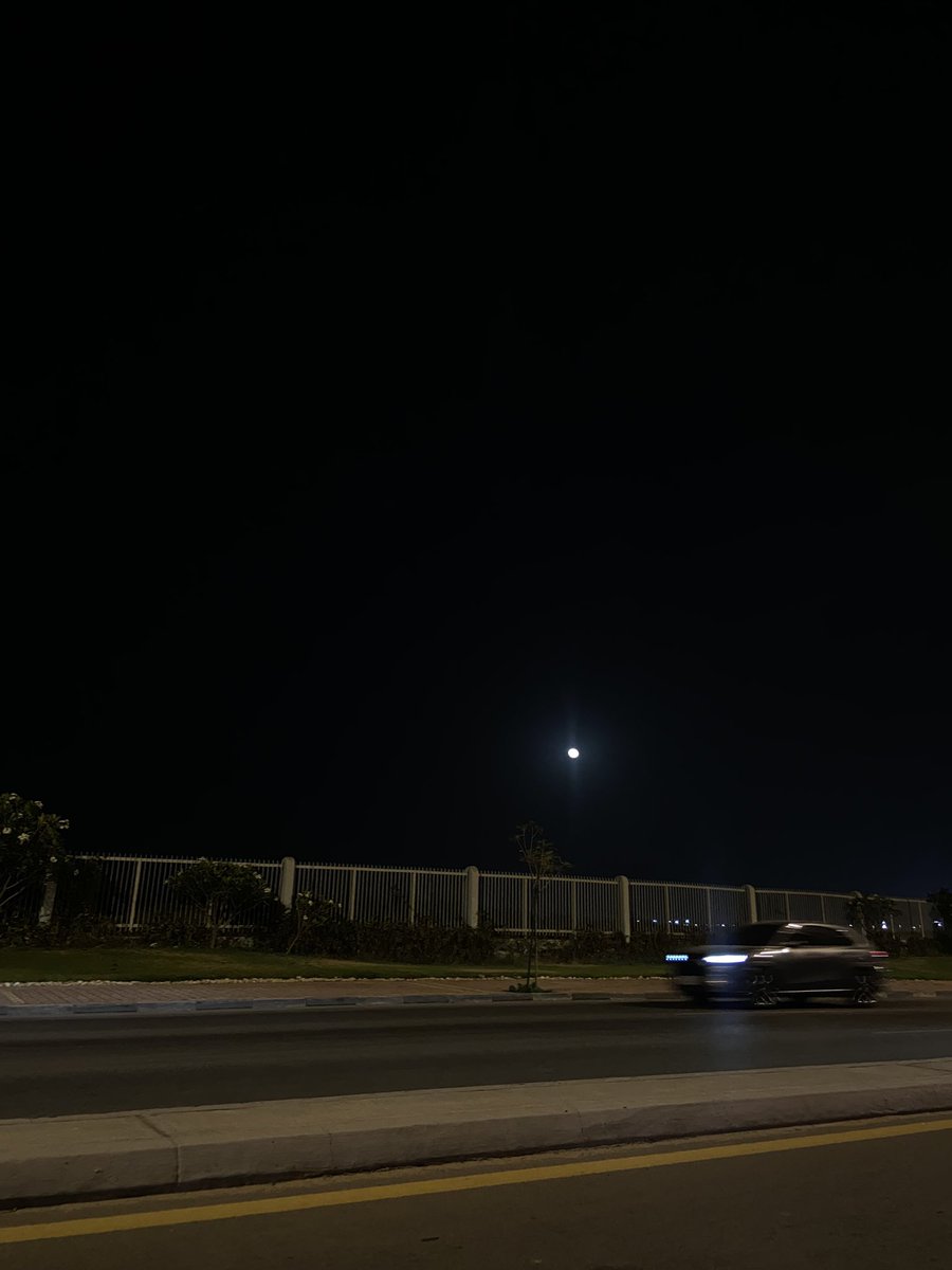 aziiql's tweet photo. لا مضى يومك بلا ساعة فرح
ولا اختفى من واهج القلب المرح
ولا ترادى فكرك بشك وسرح
اذكريني…اذكريني واكتبي لي لو سطر https://t.co/bTkAdHh0mJ