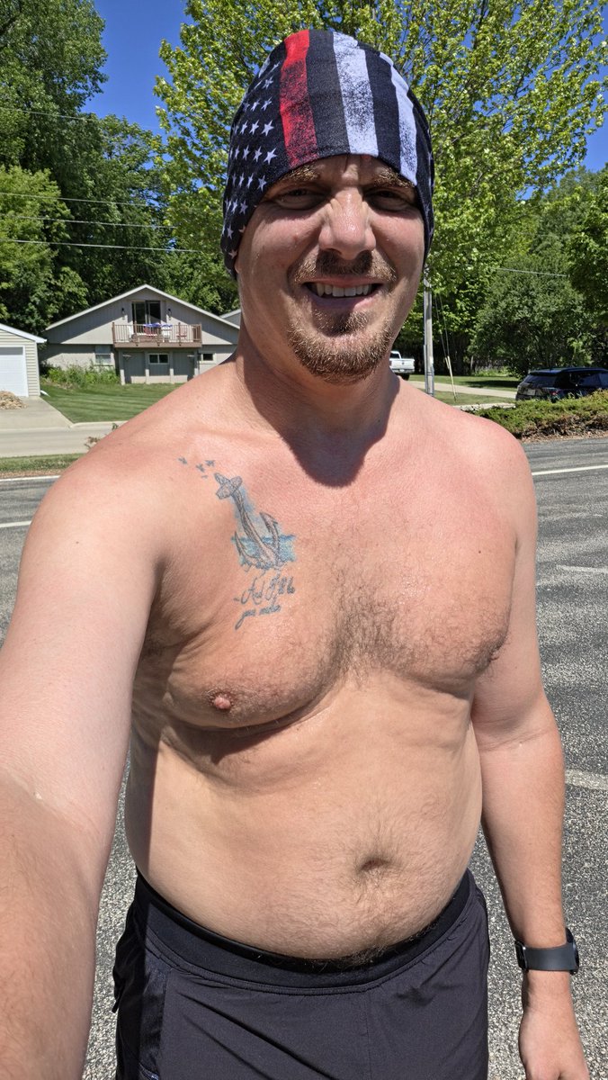 bricks32's tweet photo. Ok run /walk today. Glad for miles and sunshine. Was a little rough though. Just wasn't into it much today. That's ok though. Doing this for Veterans, Mental health awareness, & Suicide. #Runningforthosethatcant #Runningismyreligion #marathoner #runningforVets #TeamRWB #TeamWiDOC https://t.co/rZxkkCUIBK
