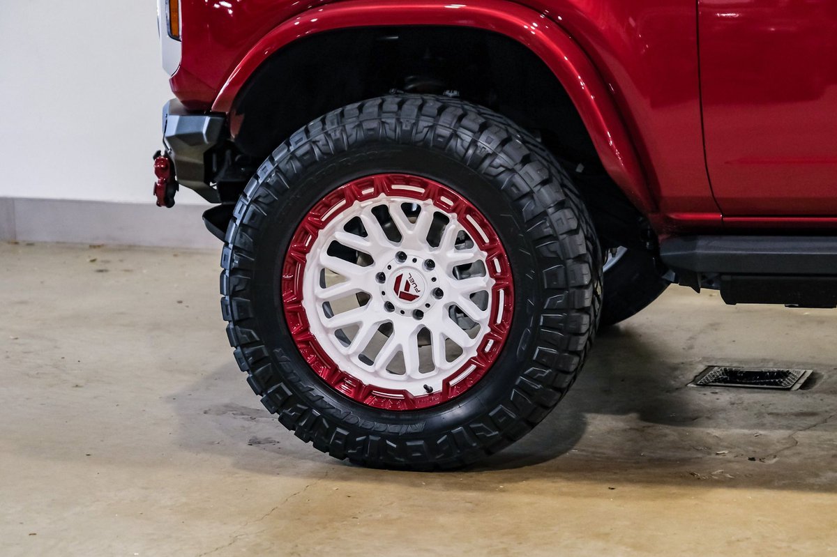 TXVExchange's tweet photo. 2025 Ford Bronco Heritage Edition - $79,900

Exterior: Ruby Red Metallic Tinted Clearcoat
Interior: White Cloth
Engine: EcoBoost 2.7L Twin Turbo V6
Transmission: Automatic
Drivetrain: 4x4
Mileage: 1,121
City / Hwy MPG: 17 / 18

#Ford #Bronco features: https://t.co/Ghbi7Ydbrv https://t.co/OasJV54HO5