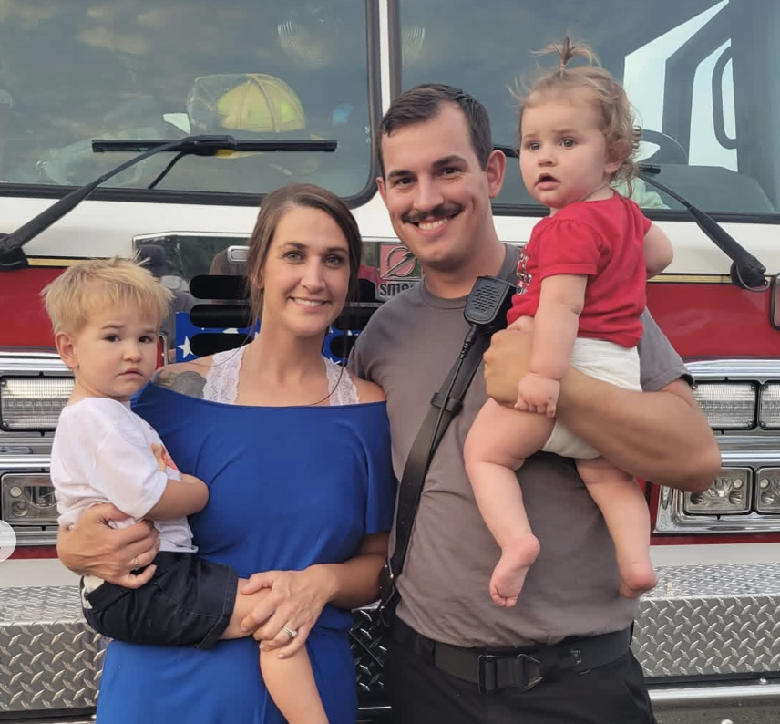 LELDF's tweet photo. Deputy Sheriff Logan Utt kissed his family goodbye, put on his uniform, and went to work serving the people of Carroll County, Virginia.

He was murdered in cold blood on a welfare check call.

Pray for these sweet children and their mother as they now face life without him. https://t.co/RGwv54CQfp
