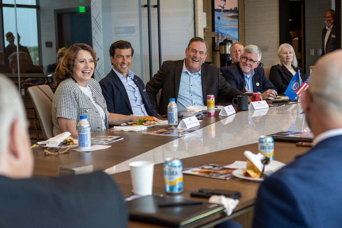 USDAForeignAg's tweet photo. U/S Lindberg joined @GovLarryRhoden, industry leaders, &amp; fellow USDA Under Secretaries for a discussion on expanding export opportunities &amp; strengthening South Dakota’s $4.6B #ag export economy. SD agriculture feeds the world, &amp; trade helps keep rural communities growing! https://t.co/S01HJQ5MqJ