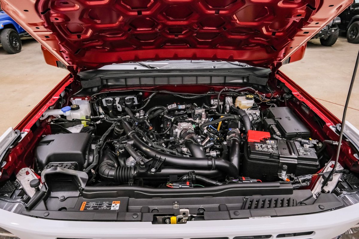 TXVExchange's tweet photo. 2025 Ford Bronco Heritage Edition - $79,900

Exterior: Ruby Red Metallic Tinted Clearcoat
Interior: White Cloth
Engine: EcoBoost 2.7L Twin Turbo V6
Transmission: Automatic
Drivetrain: 4x4
Mileage: 1,121
City / Hwy MPG: 17 / 18

#Ford #Bronco features: https://t.co/Ghbi7Ydbrv https://t.co/OasJV54HO5