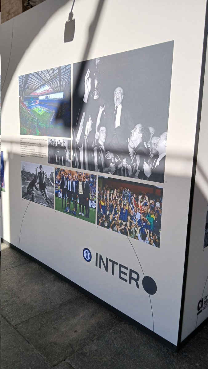 CarloTramelli's tweet photo. Esempio il #pannello #Inter che vede #AngeloMoratti #SanSiro #PeppinoMeazza la foto dei #Calciatori del #Triplete e per l'attualità la foto della quintana di potere 😁 #Dirigenti e #Allenatore e non i calciatori .
Se tornano da #Vacanze e #Mondiali in modalità #ciurma #Bounty... https://t.co/rkV8VDShSu