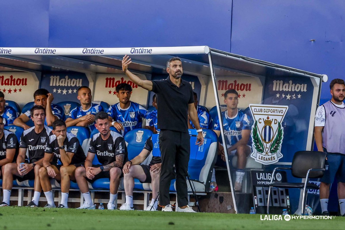 AdriCascosR's tweet photo. Llegué aquí hace 6 años y puedo afirmar que todas las horas de trabajo diario han merecido la pena.

Gracias @CDLeganes @CanteraPepinera por la confianza siempre !

Al míster Carlos M, a todo el CT y jugadores por esta semana juntos y confiar en mí.

Vamos a por más !

GRACIAS💙 https://t.co/6PmkiWW2Dw
