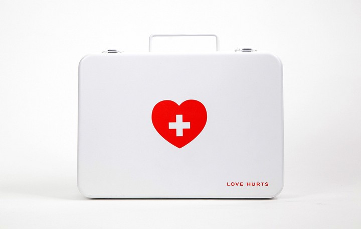 CreativeManila's tweet photo. Because standard medical kits can't patch up a broken heart. 🩹❤️ A beautifully packaged, tongue-in-cheek survival guide for the romantic casualty.
LOVE HURTS: A Kit to Survive any Heartbreak
by Melanie Chernock
LEARN MORE: https://t.co/2FLnc72oe9 https://t.co/deAn8993IW