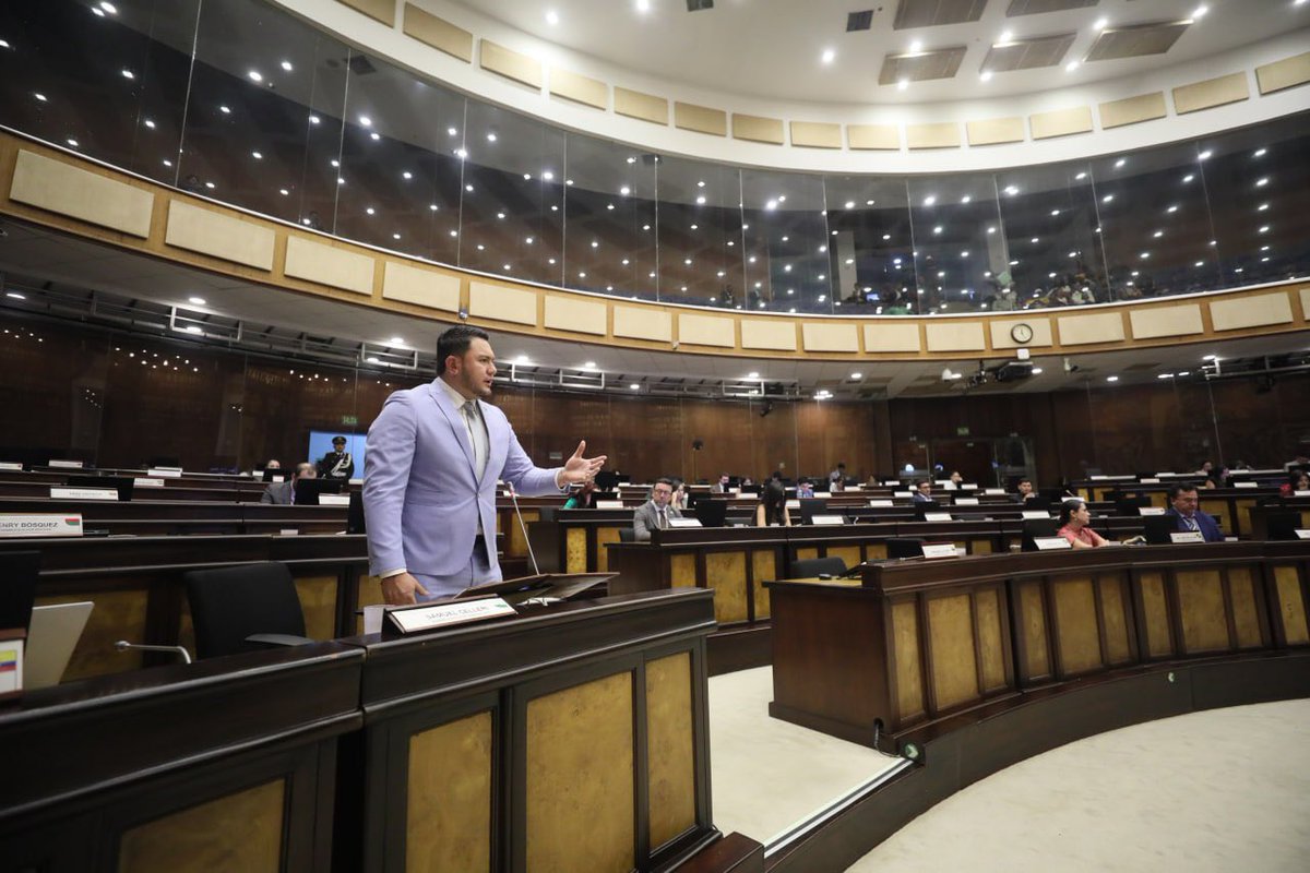 Flare_Institute's tweet photo. El asambleísta @samuel_celleri expone el Proyecto de Ley de Creación del Cantón #Borbón, en la Provincia de #Esmeraldas. Con la creación del nuevo cantón se lograría más autonomía, mejor gestión y más desarrollo para este territorio y la atención de sus pobladores, señala. #AsambleaEc2026