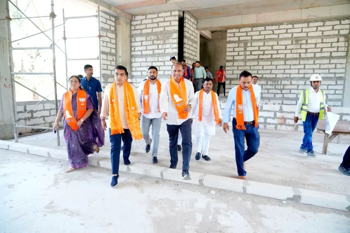 hemabhattbjp's tweet photo. આજરોજ ગુજરાત રાજ્યના યુવા, ઊર્જાવાન અને  લોકપ્રિય નાયબ મુખ્યમંત્રી અને ગાંધીનગર મહાનગરના પ્રભારી મંત્રી શ્રી @sanghaviharsh સાહેબે  ભારતીય જનતા પાર્ટી, ગાંધીનગર મહાનગરના કાર્યાલય સેક્ટર- 8 ખાતે હોદ્દેદારશ્રીઓ તેમજ કાર્યકર્તાઓ સાથે શુભેચ્છા મુલાકાત કરીને સંવાદ કર્યો . https://t.co/BSWgWI01N3