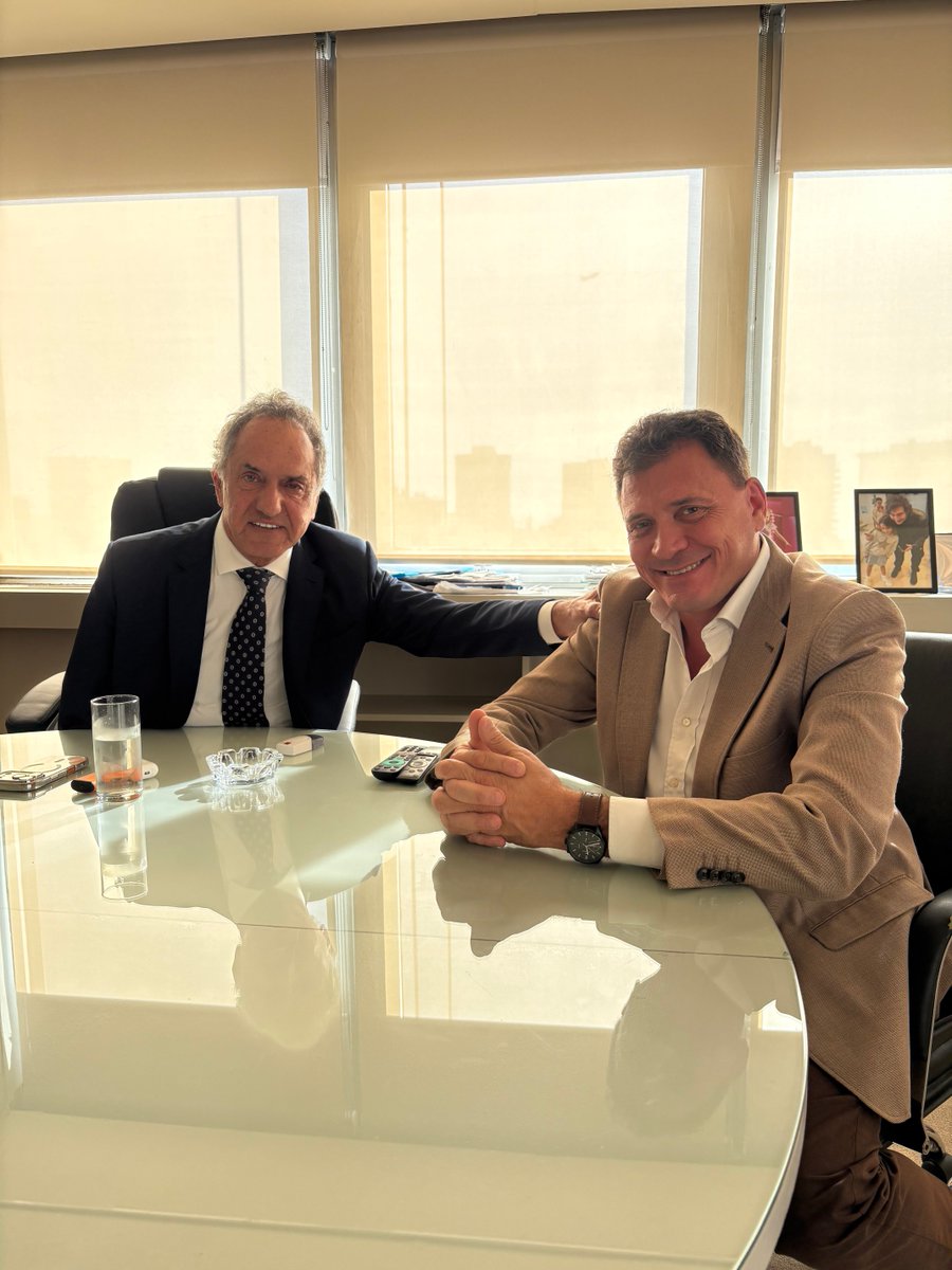LeoIntendente's tweet photo. Hoy en Buenos Aires con el Secretario de Turismo de la Nación proponiendo acciones conjuntas de promoción turística para San Lorenzo. https://t.co/5x9JOvyCjH