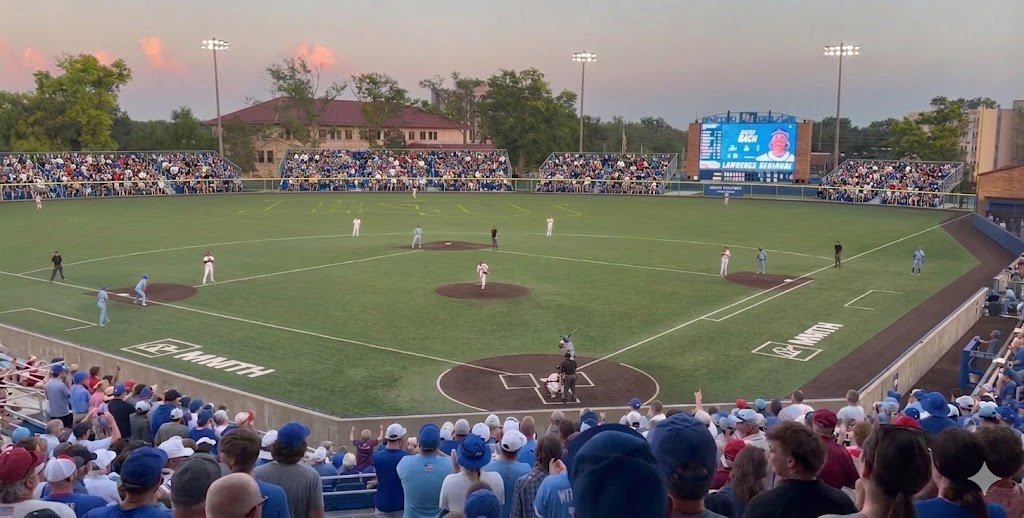 ds5384's tweet photo. @KUBaseball Could fit another 4k fans in the outfield if it wasn't for the greed. https://t.co/uSpimViNSJ