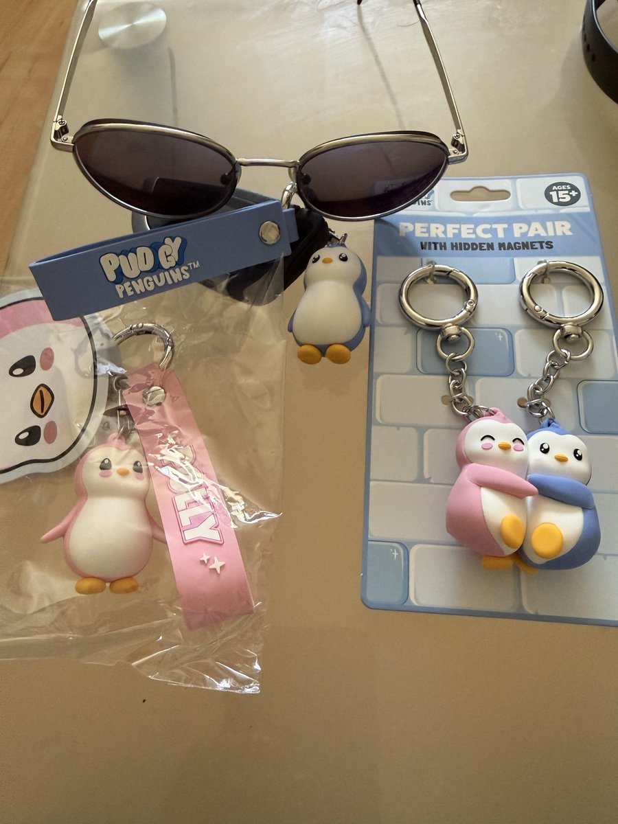 blipperoo's tweet photo. @SharxHunter23 @pudgypenguins Snap https://t.co/IwIH65Vfta