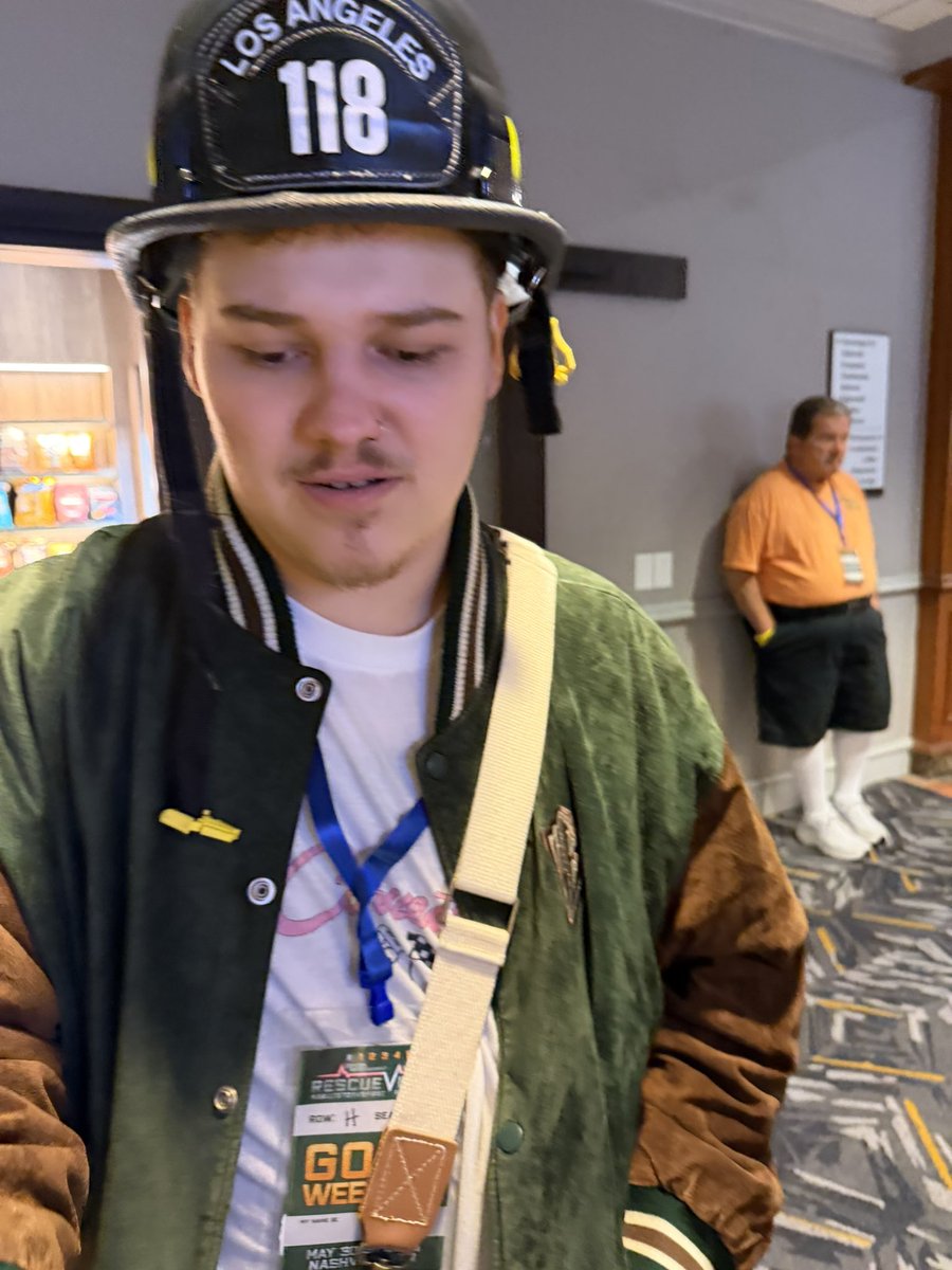 trendsryder's tweet photo. these unfortunate photos of me trying to update on @911tvnews in the middle of the convention https://t.co/vPSVG6Mue8