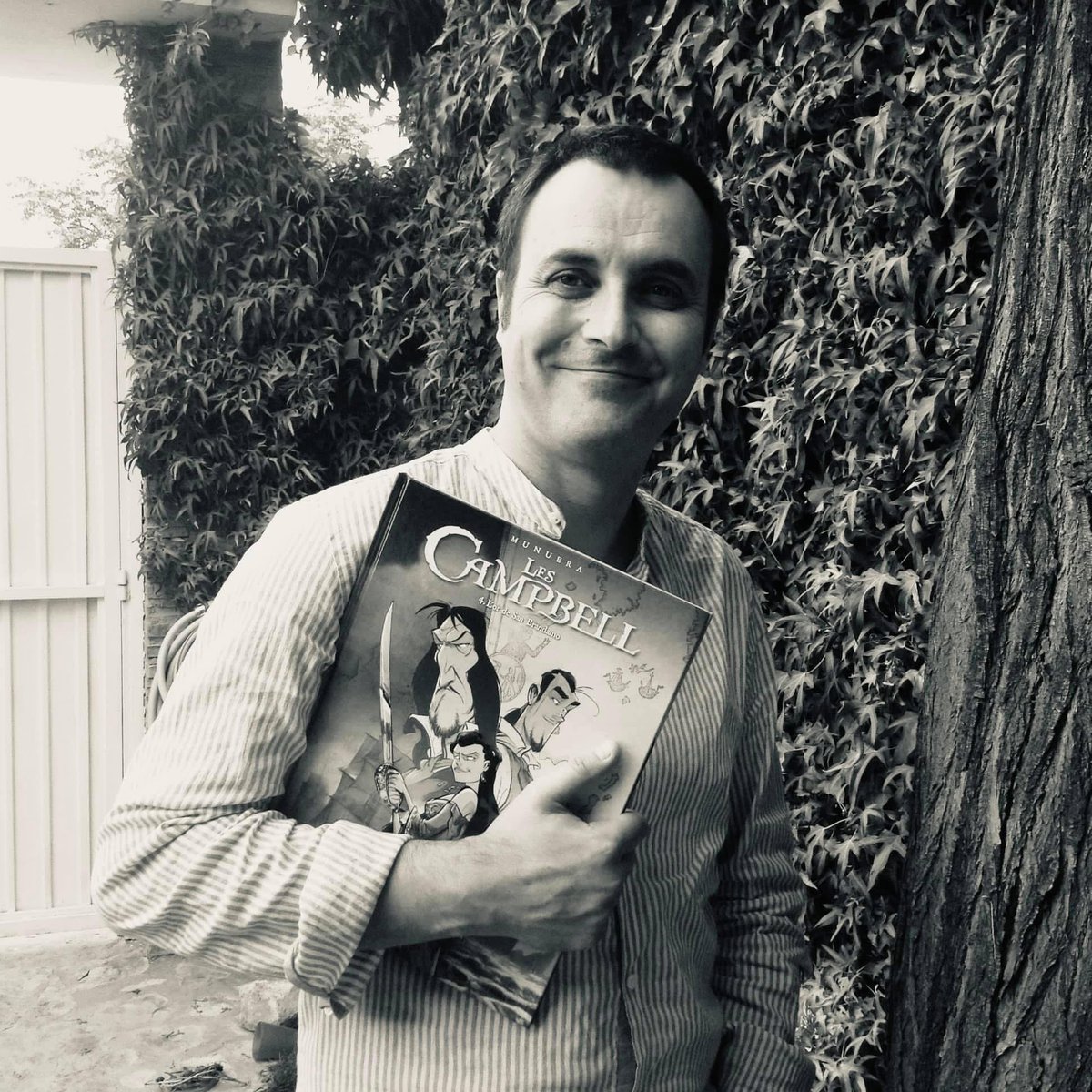 IgorInigo's tweet photo. Mi recomendación de hoy… “Los Campbell” de Munuera, aprovechando que la editorial Nuevo Nueve ha sacado un integral os comento que es una historia llena de acción, humor, giros de guión, y una gran familia. https://t.co/vhH87ISzGQ