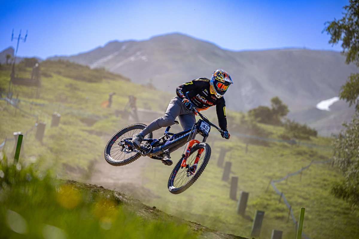 planetmtb_'s tweet photo. UNA CAÍDA📉 IMPIDE LA MEJOR VERSIÓN DE DANIEL CASTELLANOS🚵‍♀️ EN EL ESTRENO DE LA COPA DEL MUNDO🏆🌈 EN SUELO EUROPEO🇫🇷. Crónica amplia✍🏻 y declaraciones🎤👉📎: https://t.co/2MynS77xqO 

📸 Grega Stopar y Chus Castellanos

#PlanetMTB
#Downhill
#MountainBike https://t.co/461R35zulv