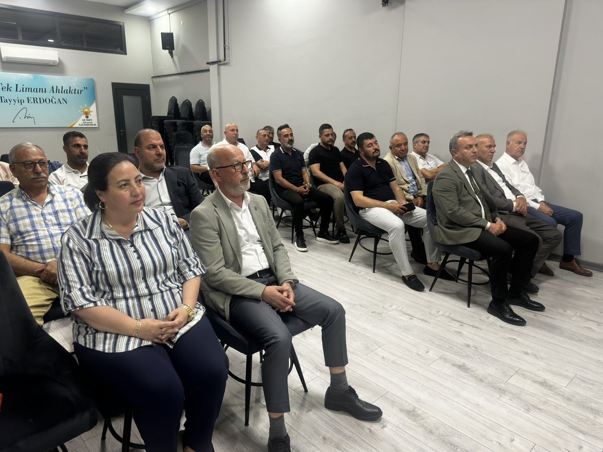 AkGolbasiResmi's tweet photo. Haftalık Olağan Yürütme ve Yönetim Kurulu Toplantımızı İlçe Başkanımız Sn. @Slmakcyln başkanlığında, İlçe Koordinatörümüz Sn. @aytekin_gurer ’in katılımlarıyla gerçekleştirdik.

Hayırlara vesile olsun.
@hakanhanozcan @AkpartiAnkara https://t.co/onAP77VMXt
