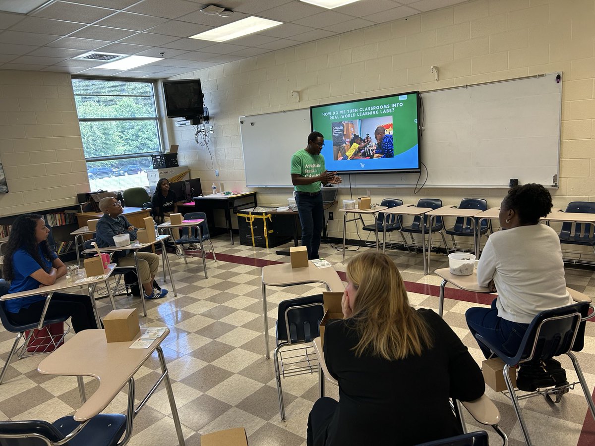 wrightway99's tweet photo. We were able to build in a little #STEAM engagement during @DeKalbSchools #DCSDSLC. TY @steamtruck, #Produced, and #PrologicITS for engaging our school and district administrators in hands on, interactive activities.

@DCSDSTEM @DrNormanCSauce3 @DeputyChiefDCSD https://t.co/Cd3IlWUSZc