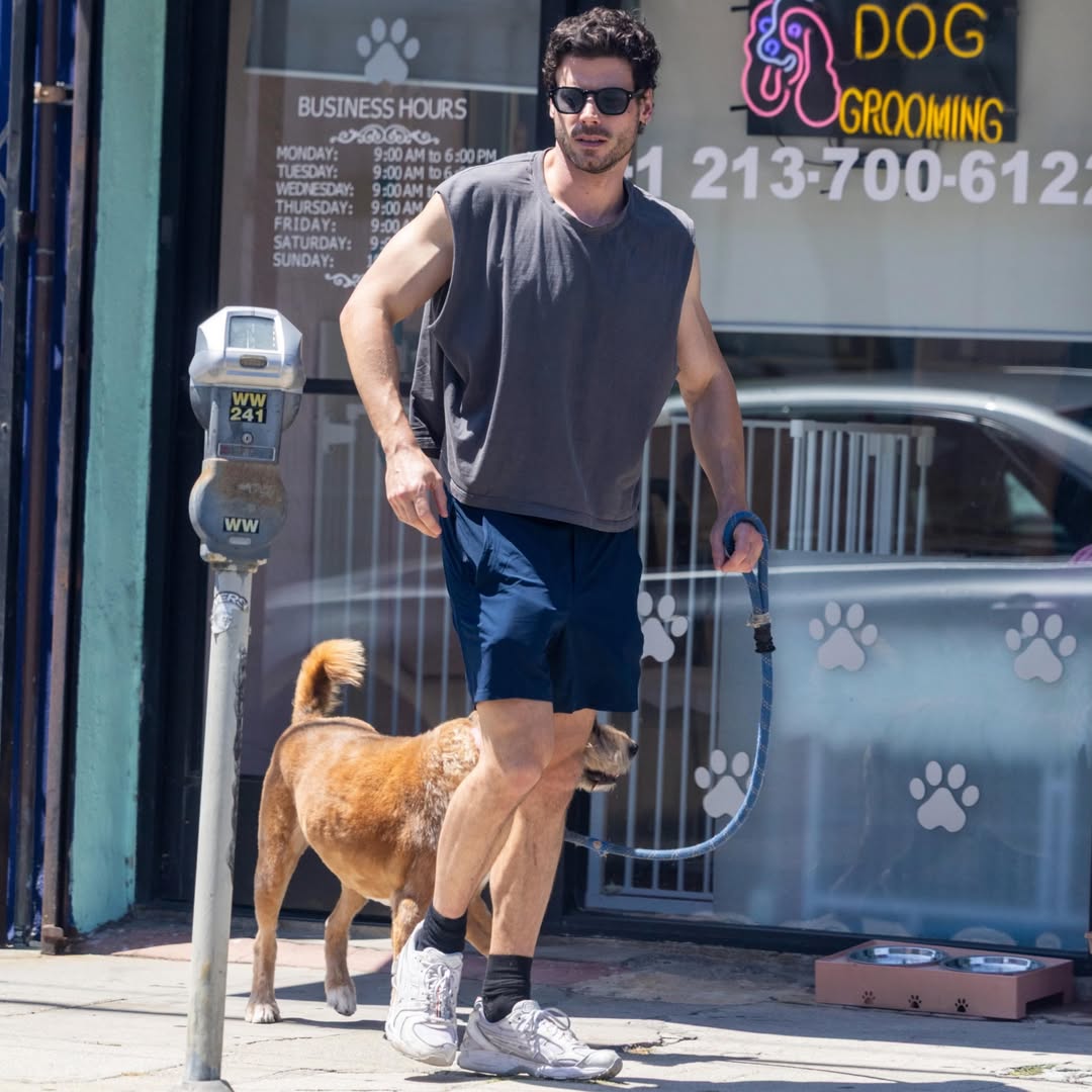 FrancoisANews's tweet photo. François &amp; Simon Arnaud spotted in LA yesterday morning, June 1. https://t.co/kEeOaha8Om