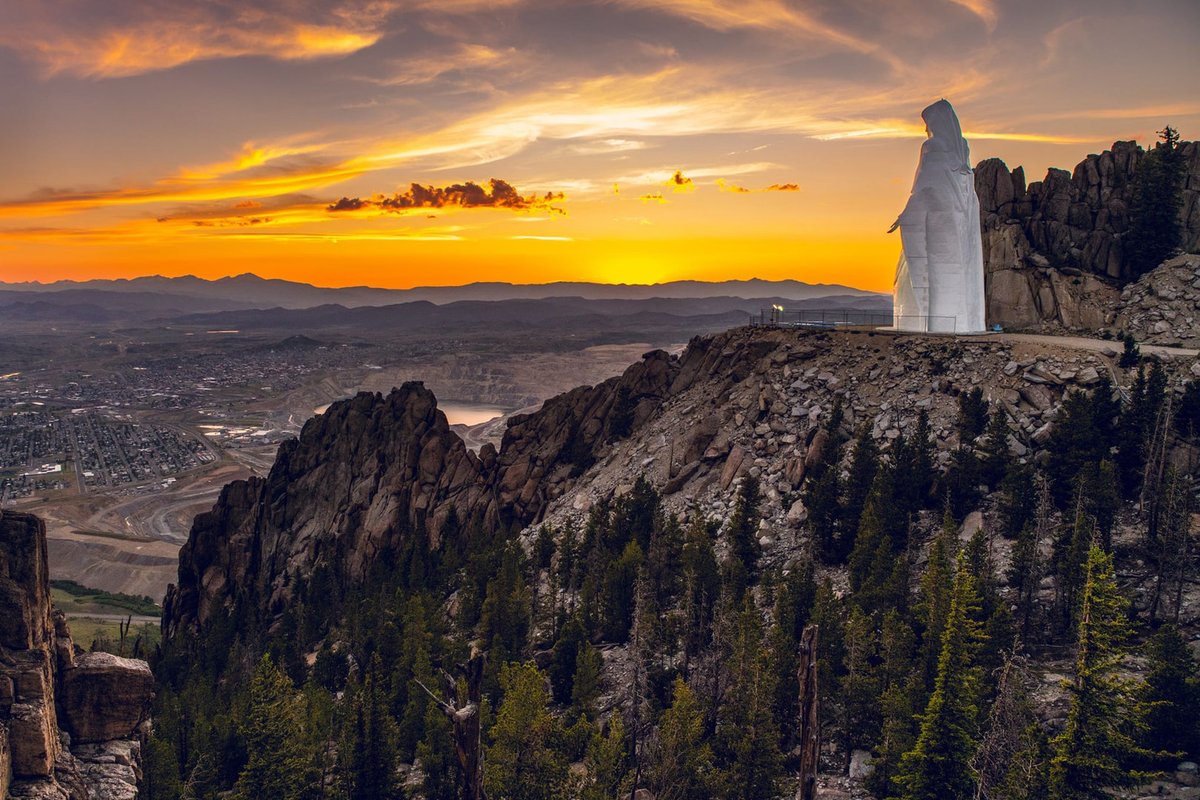 IanAmericus's tweet photo. @shagbark_hick You seem to have a warped view of Montana. There are 54 other counties in the state, not named Gallatin or Missoula. Butte and Anaconda are among the most irish Catholic working class cities in the country, all watched over by a giant crowdfunded statue of the Virgin Mary. https://t.co/XCIISm6afO