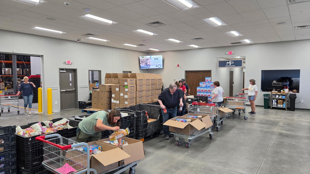 MasterProvision's tweet photo. @lakesidenky sent a group to pack food boxes for our mobile food pantry in Ludlow. They've been sending community groups and individuals to MP once a month to help prepare for this outreach effort that feeds about 150 families in Ludlow every single month!
https://t.co/aSR6qceuLe https://t.co/QCC2Oezy2J