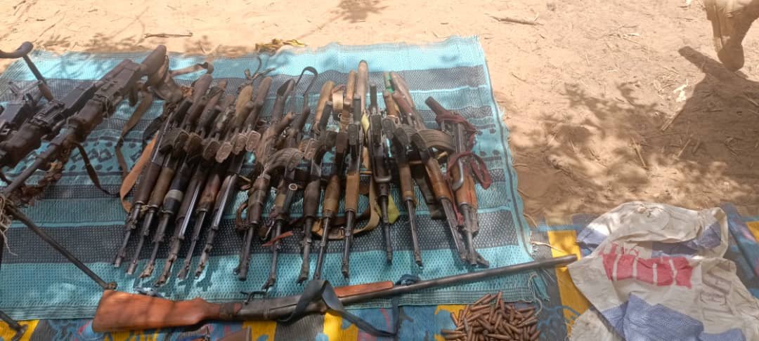 oumaragg's tweet photo. Plusieurs miliciens Dan Na Ambassagou déposent les armes et acceptent de vivre sous l'influence du JNIM dans la zone de Bandiagara. https://t.co/kLZW11x8WR
