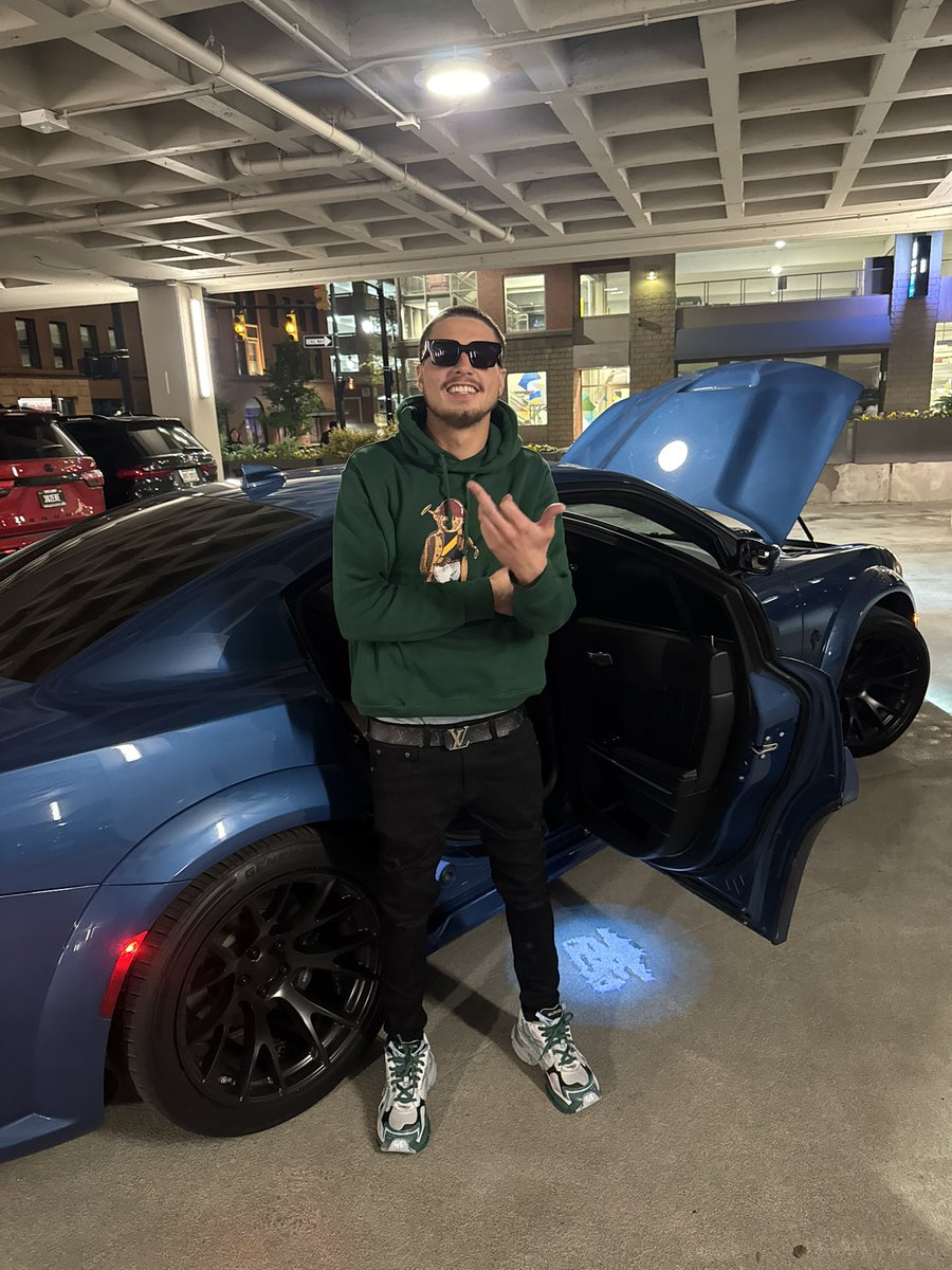 23xCaleb's tweet photo. 6.4 Hemi 🐝 3.0 Whipple SuperCharger 🐺 1of1 💙 #widebodykit https://t.co/kZcYKdt7Nn