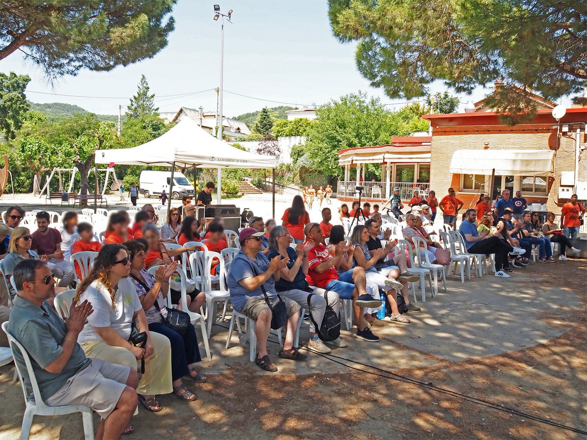 MusicaSuria's tweet photo. Una matinal de concerts va tancar aquest diumenge la primera edició del Festival Festeig al Passeig Jazz Band, que s’ha  desenvolupat a Navàs i a Súria amb la participació de la Jazz Band Navàs-Súria i altres joves orquestres d’aquest gènere musical.
https://t.co/4uzwJsiaiv https://t.co/keNWTF3EBy